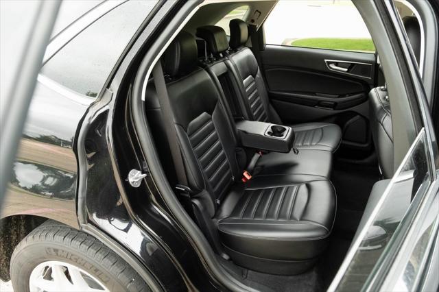 Photo of 2024 Black Metallic Ford Edge
