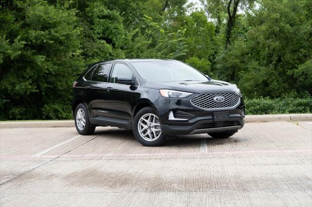 Photo of 2024 Black Metallic Ford Edge