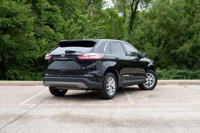 Photo of 2024 Black Metallic Ford Edge