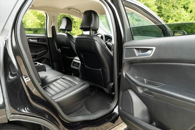 Photo of 2024 Black Metallic Ford Edge