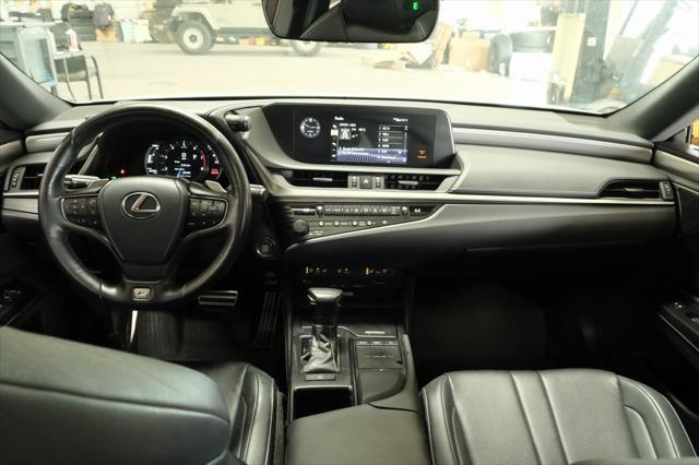 Photo of 2020 Silver Lexus ES 350