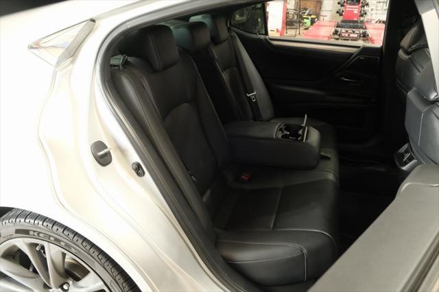 Photo of 2020 Silver Lexus ES 350