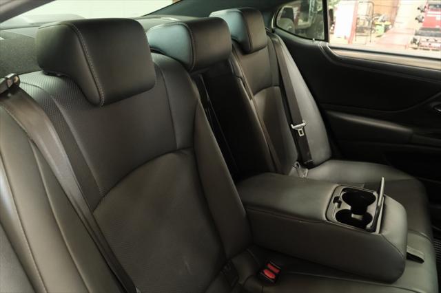 Photo of 2020 Silver Lexus ES 350