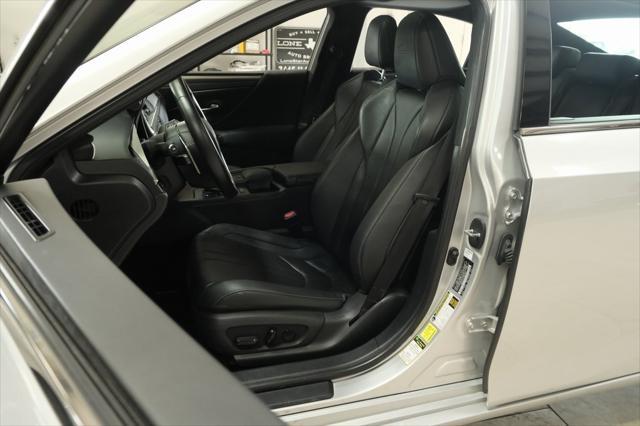 Photo of 2020 Silver Lexus ES 350
