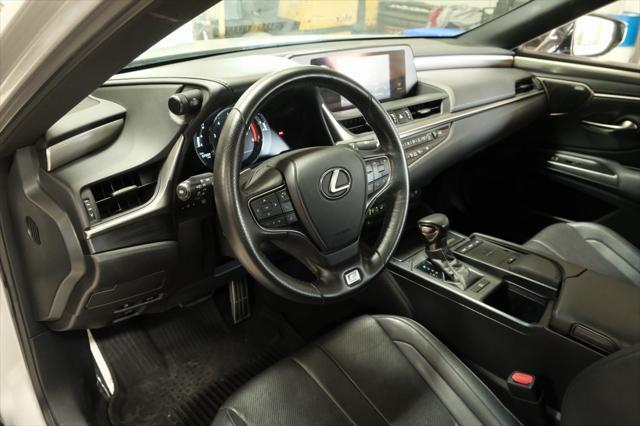 Photo of 2020 Silver Lexus ES 350