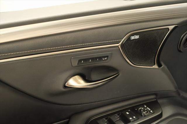 Photo of 2020 Silver Lexus ES 350