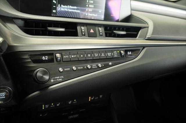 Photo of 2020 Silver Lexus ES 350
