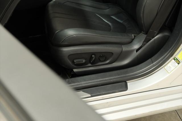 Photo of 2020 Silver Lexus ES 350