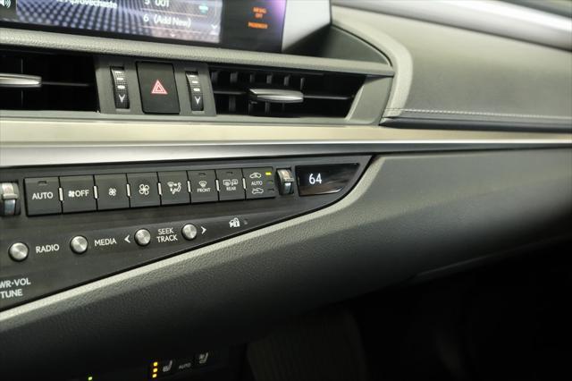 Photo of 2020 Silver Lexus ES 350