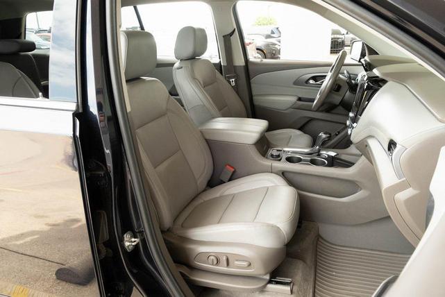 Photo of 2020 Midnight Blue Metallic Chevrolet Traverse