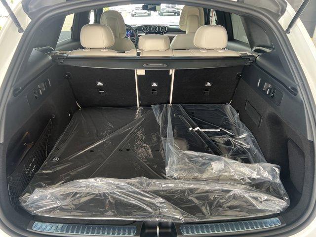 Photo of 2025 Polar White Mercedes-Benz GLC 300