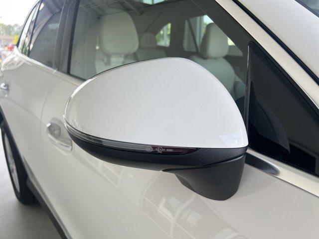 Photo of 2025 Polar White Mercedes-Benz GLC 300
