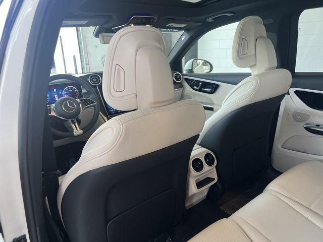 Photo of 2025 Polar White Mercedes-Benz GLC 300