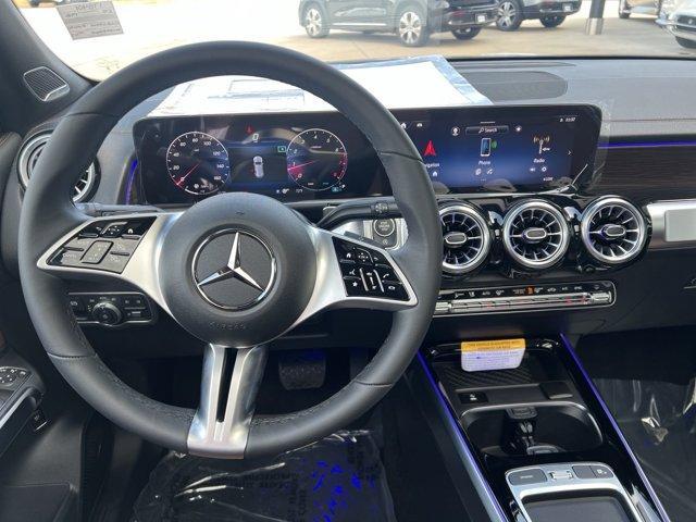 Photo of 2025 Polar White Mercedes-Benz GLB 250