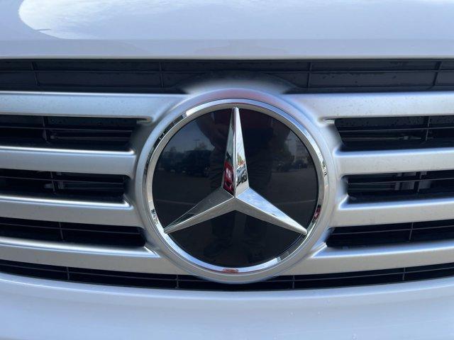 Photo of 2025 Polar White Mercedes-Benz GLB 250
