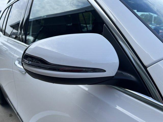Photo of 2025 Polar White Mercedes-Benz GLB 250