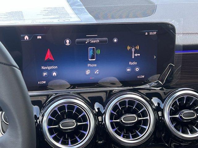 Photo of 2025 Polar White Mercedes-Benz GLB 250
