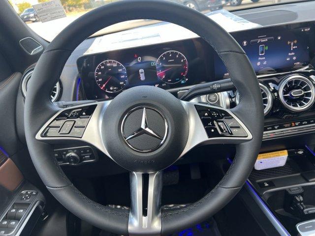 Photo of 2025 Polar White Mercedes-Benz GLB 250