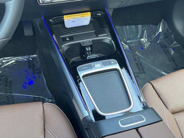 Photo of 2025 Polar White Mercedes-Benz GLB 250
