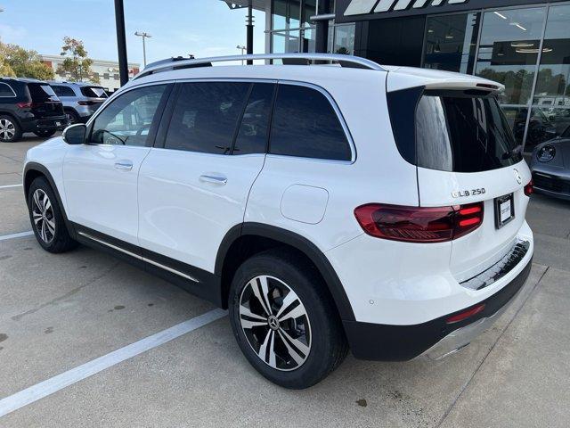 Photo of 2025 Polar White Mercedes-Benz GLB 250