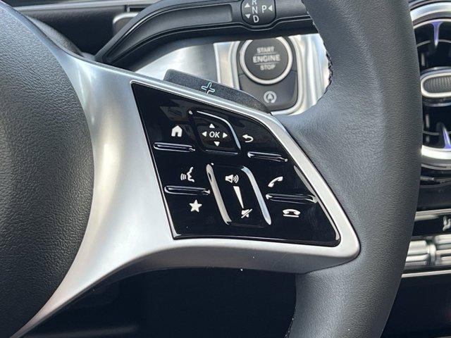 Photo of 2025 Polar White Mercedes-Benz GLB 250