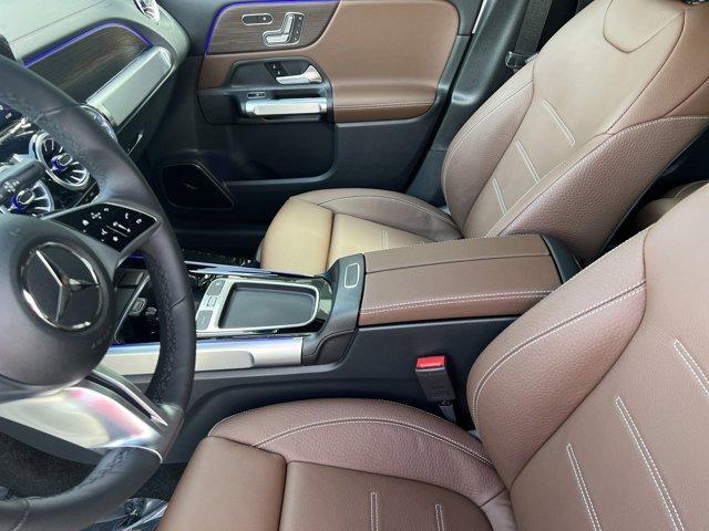 Photo of 2025 Polar White Mercedes-Benz GLB 250
