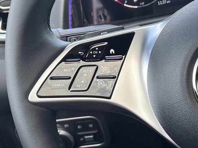 Photo of 2025 Polar White Mercedes-Benz GLB 250