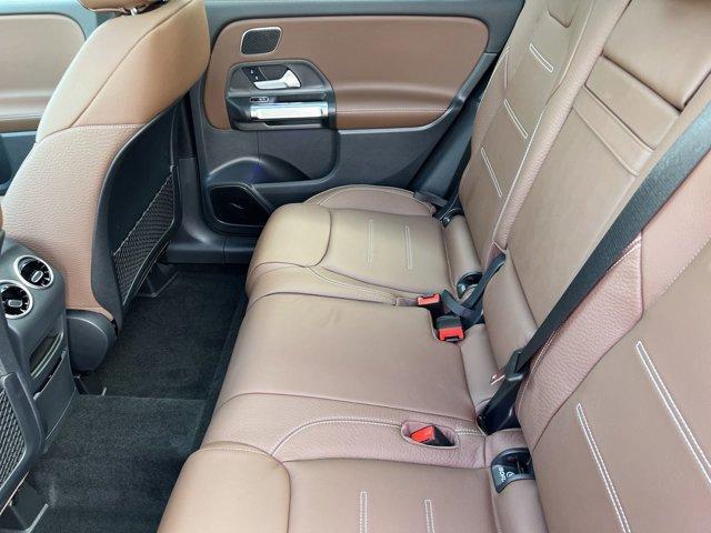 Photo of 2025 Polar White Mercedes-Benz GLB 250