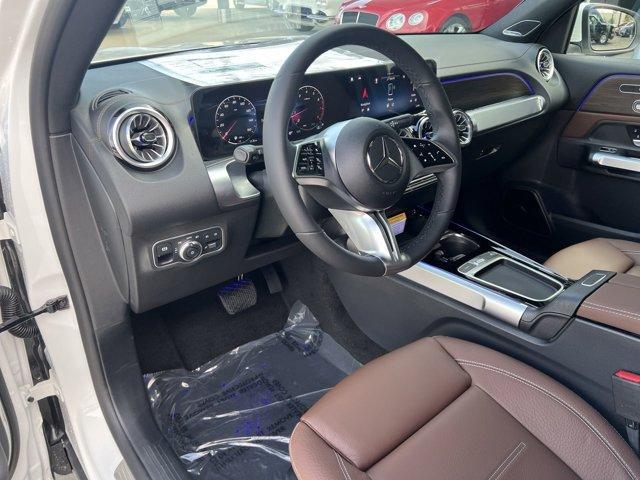 Photo of 2025 Polar White Mercedes-Benz GLB 250