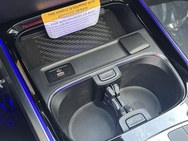 Photo of 2025 Polar White Mercedes-Benz GLB 250
