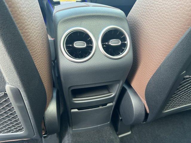 Photo of 2025 Polar White Mercedes-Benz GLB 250
