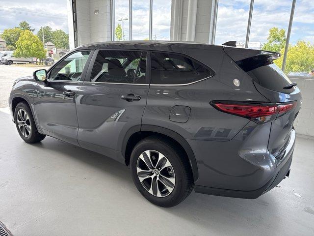 Photo of 2023 Magnetic Gray Metallic Toyota Highlander
