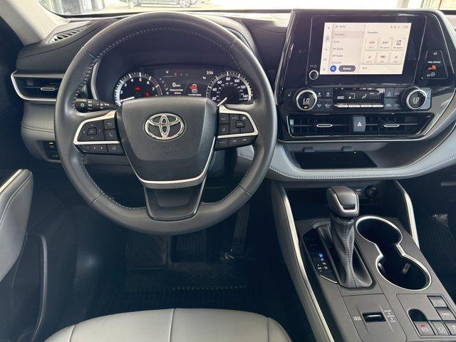 Photo of 2023 Magnetic Gray Metallic Toyota Highlander
