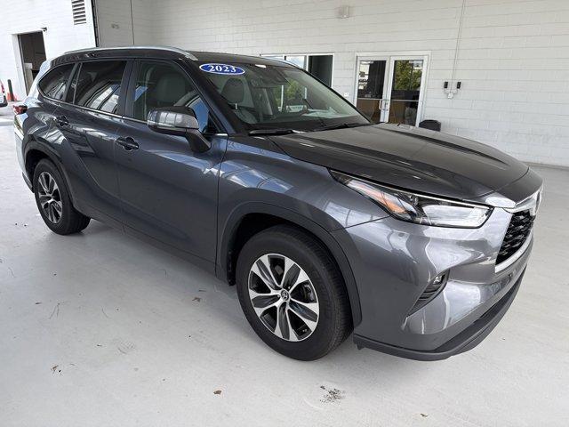 Photo of 2023 Magnetic Gray Metallic Toyota Highlander