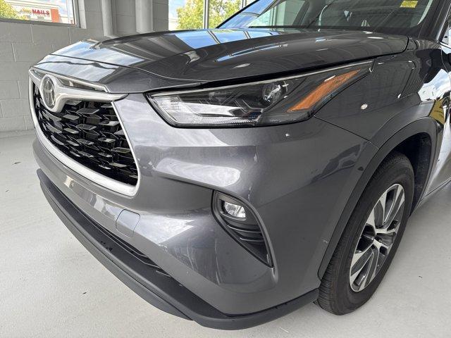 Photo of 2023 Magnetic Gray Metallic Toyota Highlander