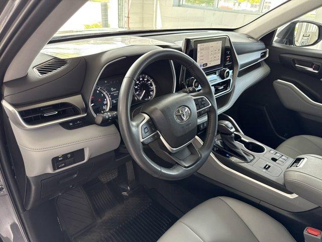 Photo of 2023 Magnetic Gray Metallic Toyota Highlander