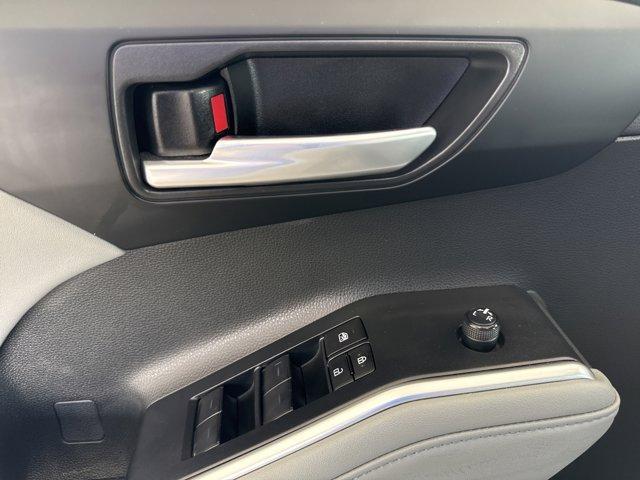 Photo of 2023 Magnetic Gray Metallic Toyota Highlander
