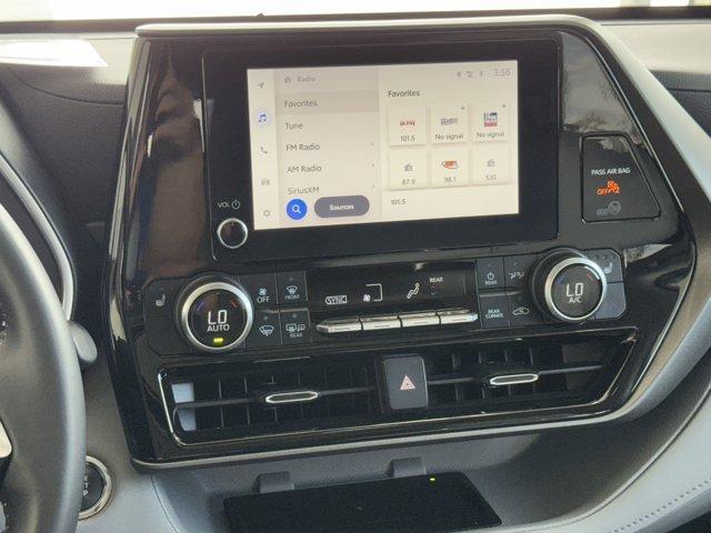 Photo of 2023 Magnetic Gray Metallic Toyota Highlander