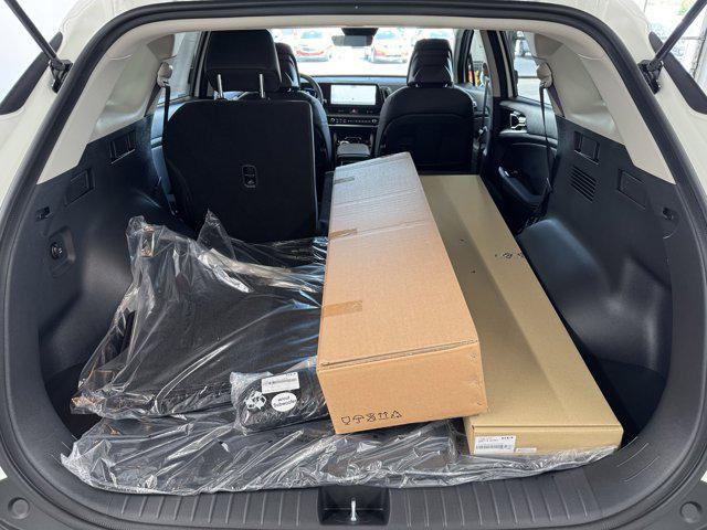 Photo of 2025 Snow White Kia Sportage Hybrid