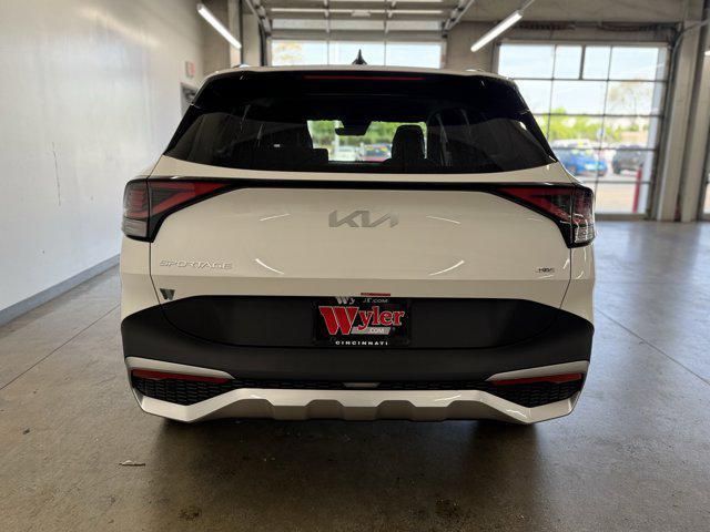 Photo of 2025 Snow White Kia Sportage Hybrid