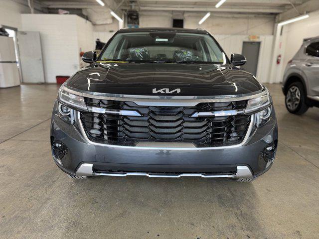 Photo of 2026 Gray Kia Seltos