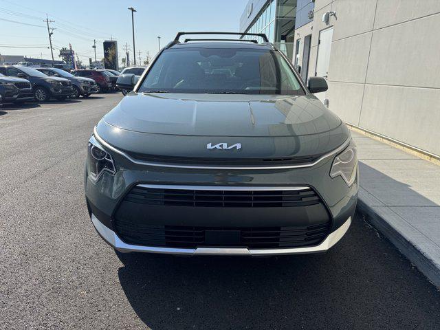 Photo of 2025 Cityscape Green Kia Niro