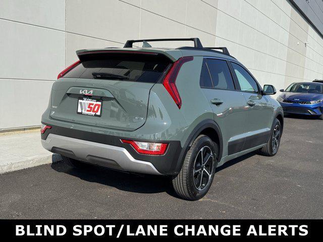 Photo of 2025 Cityscape Green Kia Niro
