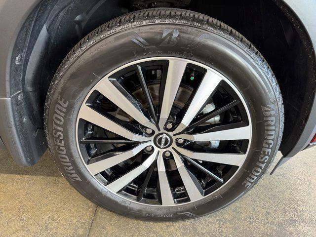 Photo of 2023 Scarlet Ember Tintcoat Nissan Pathfinder