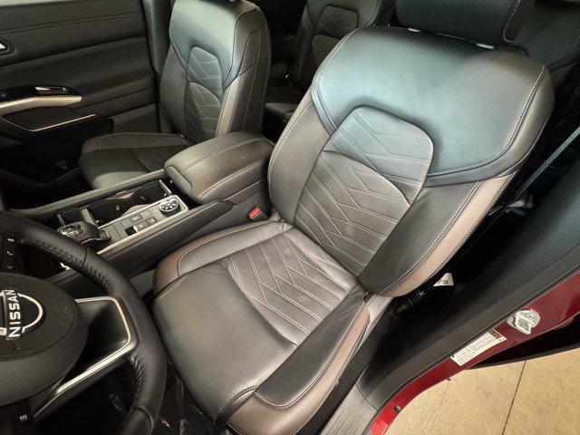 Photo of 2023 Scarlet Ember Tintcoat Nissan Pathfinder