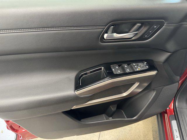 Photo of 2023 Scarlet Ember Tintcoat Nissan Pathfinder