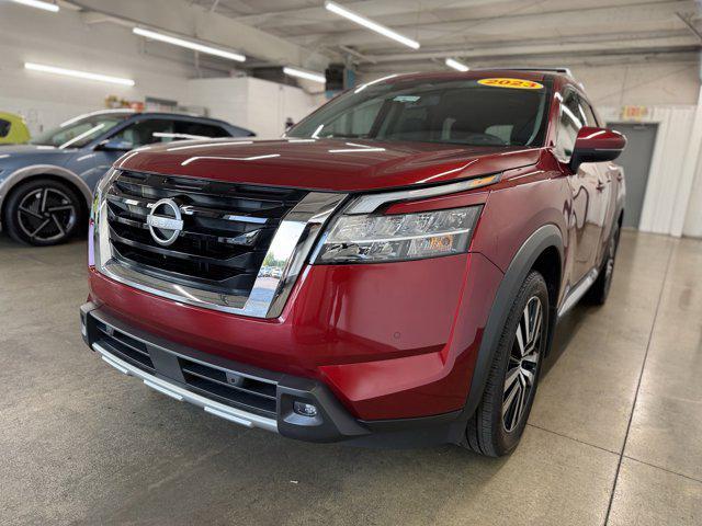 Photo of 2023 Scarlet Ember Tintcoat Nissan Pathfinder