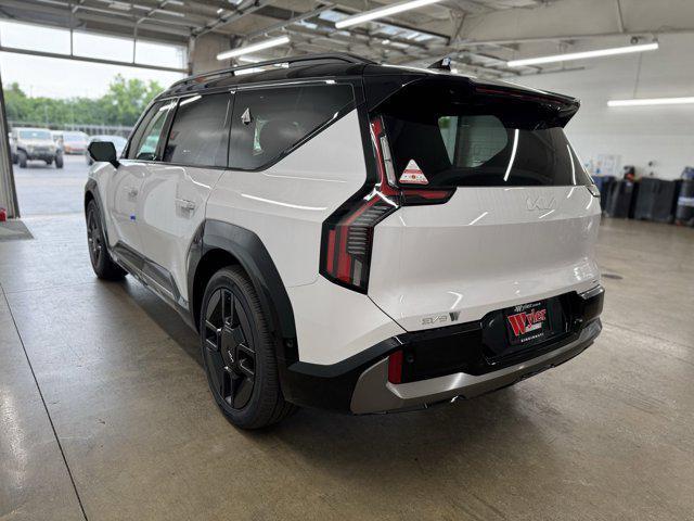 Photo of 2026 Glacier White Pearl/Ebony Black Roof Kia EV9