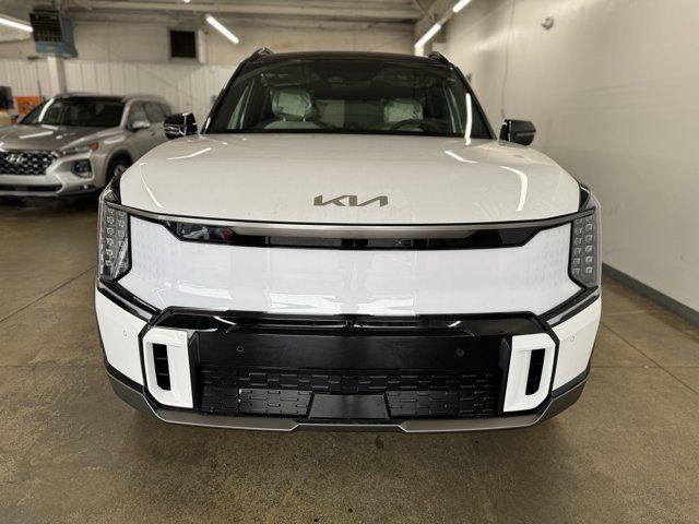 Photo of 2026 Glacier White Pearl/Ebony Black Roof Kia EV9