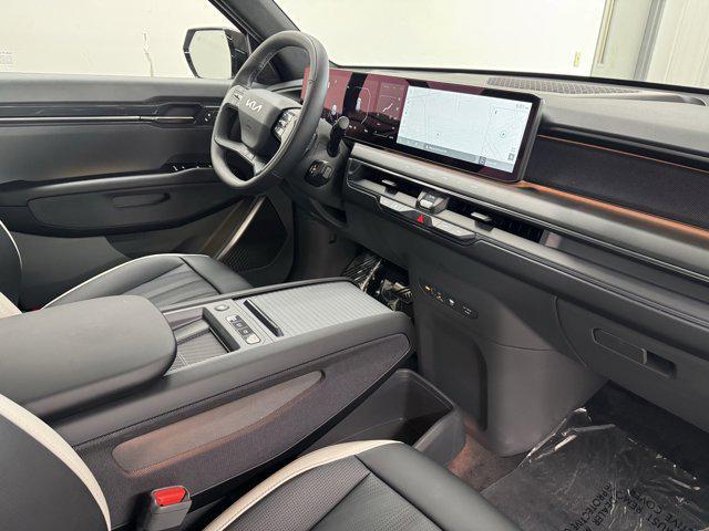 Photo of 2026 Glacier White Pearl/Ebony Black Roof Kia EV9